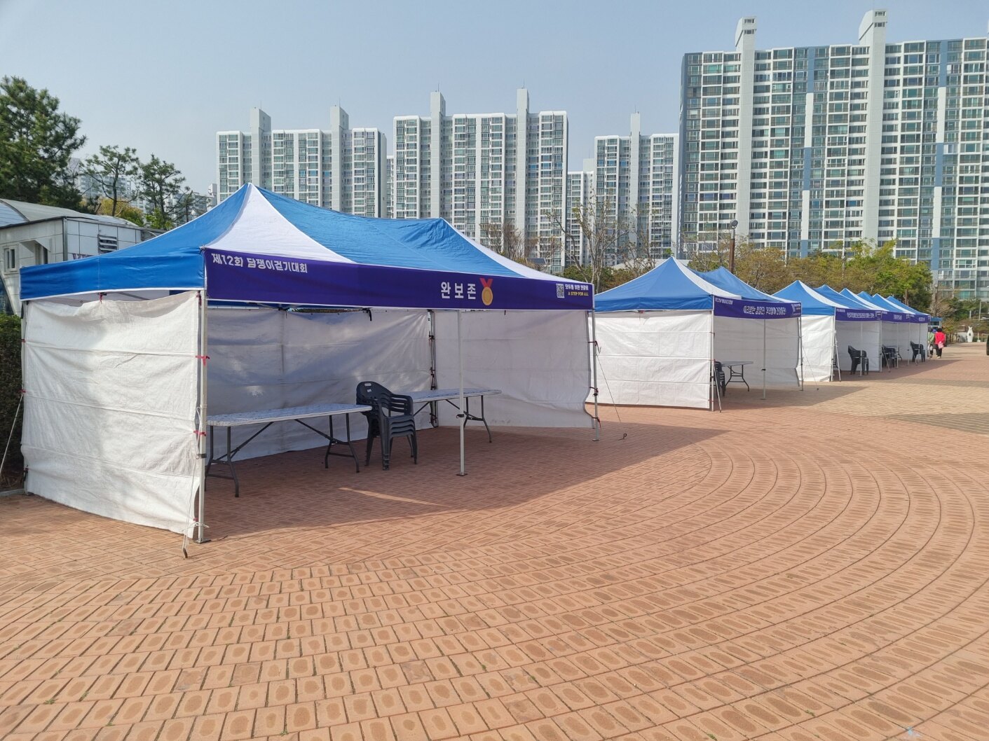 마켓과 부스 행사에 설치한 천막
